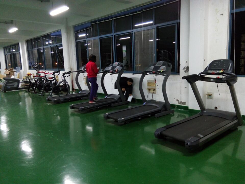 單位健身房器材