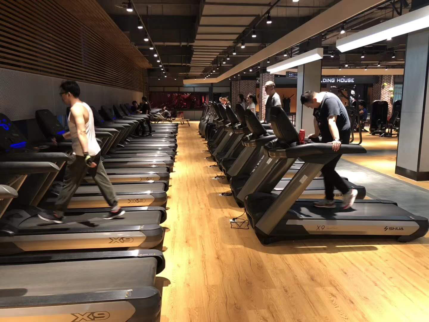 快盈VIII智能健身器材