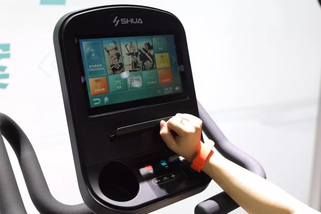 健身器材-智能健身手環(huán)與健身器材互聯(lián)