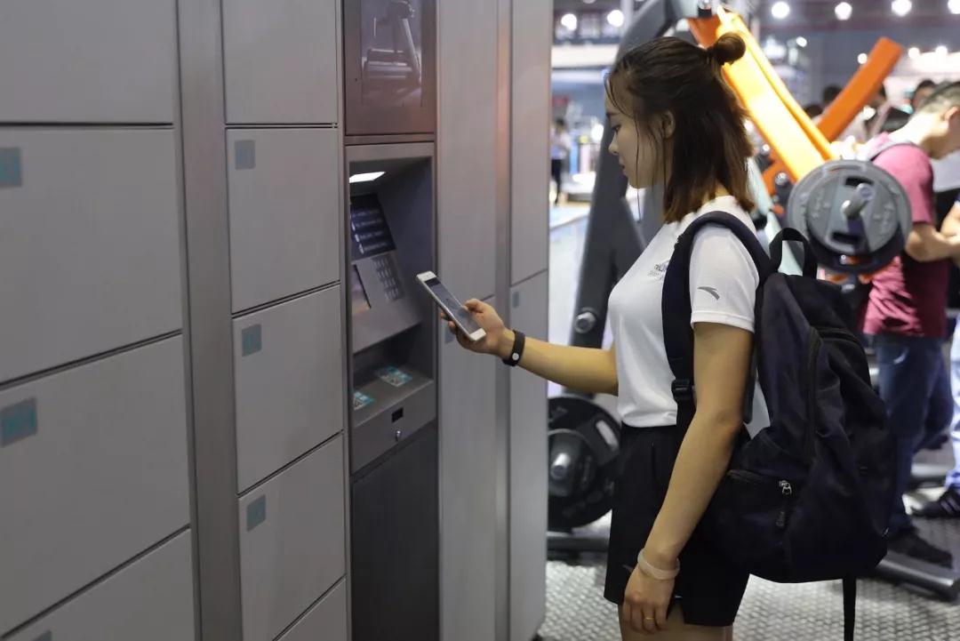 健身器材-微信掃碼開啟智能儲物柜