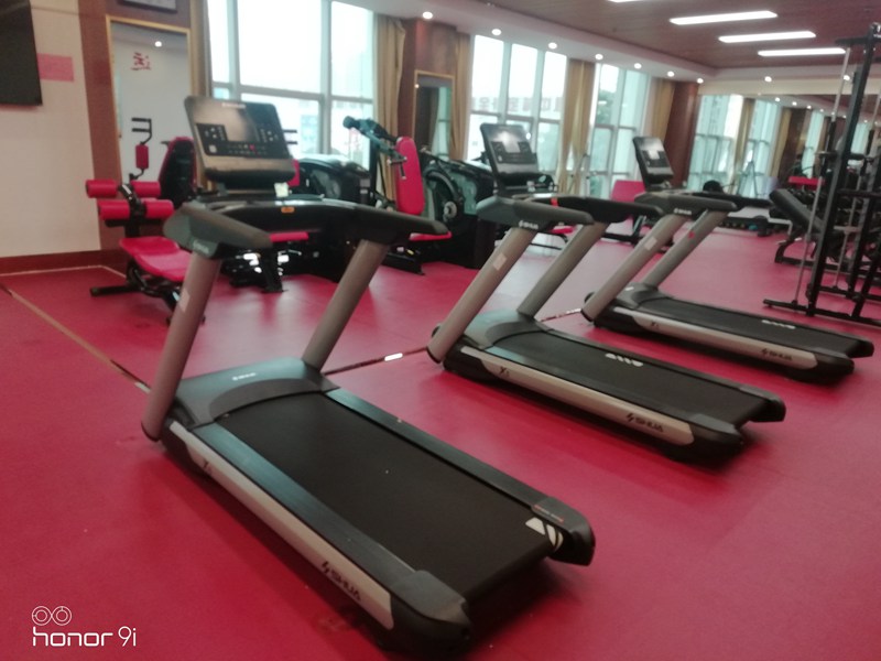 部隊(duì)健身房器材-廣西快盈VIII體育健身器材有限公司